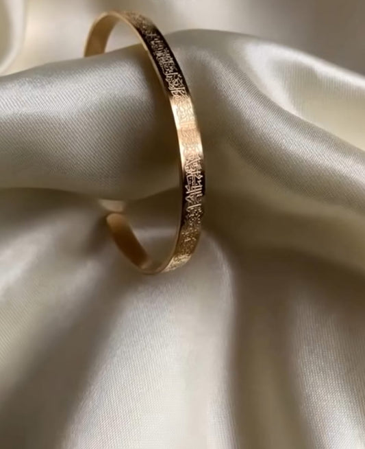 Ayatal kursi kada
Engraved Silver Cuff Bracelet for Men & Women 316| Stainless Steel Open Kada | Islamic Religious Jewelry