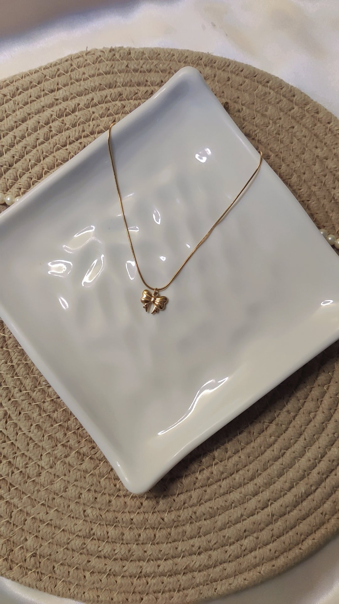 Bow neck chain/18 carat gold plated/ Anti tarnish