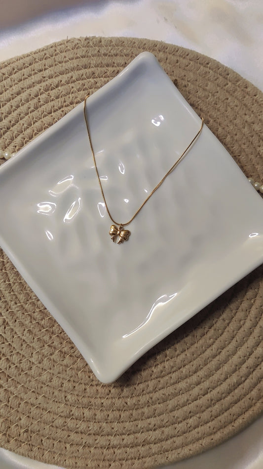 Bow neck chain/18 carat gold plated/ Anti tarnish