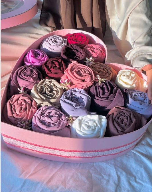 Luxury 16 Hijab Heart Hamper Box