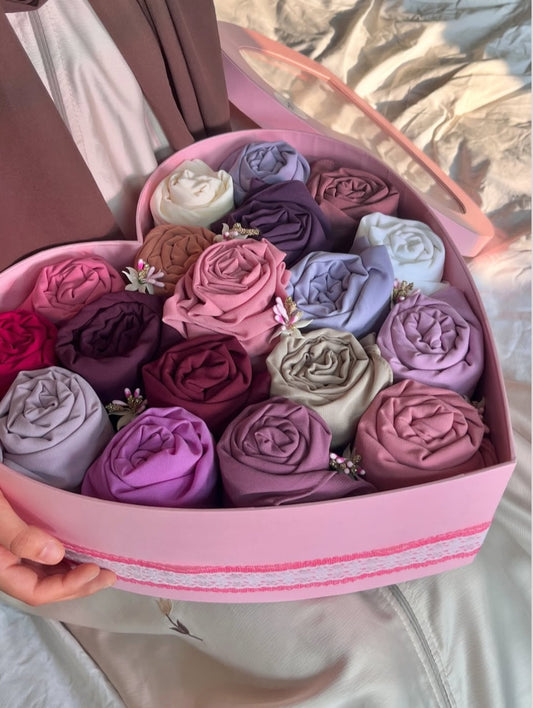 Luxury 16 Hijab Heart Hamper Box